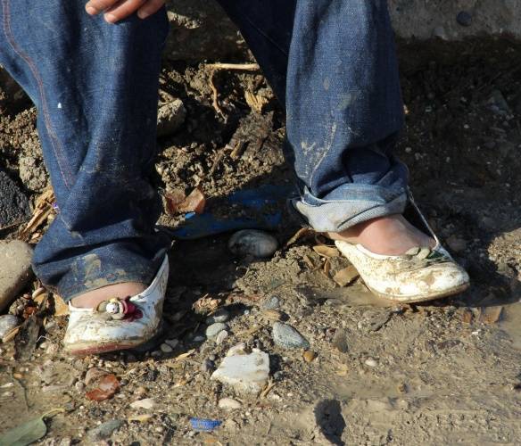 Kız ayakkabısı giyen Suriyeli çocuğun dramı