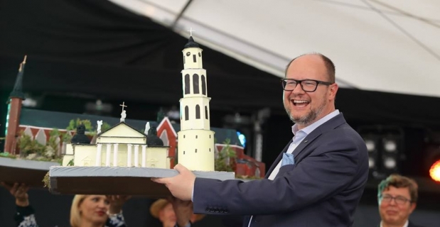 Sahnede saldırıya uğrayan belediye başkanı öldü