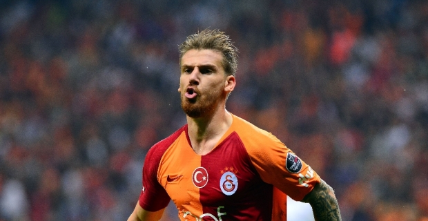 Serdar Aziz, Galatasaray’da kalacağını açıkladı