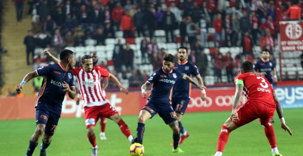 Spor Toto Süper Lig: Antalyaspor: 0 - Medipol Başakşehir: 1 (Maç sonucu)