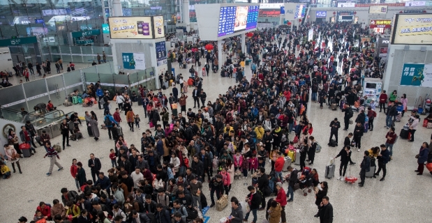 Çin’de "kara listeye" alınan milyonlara seyahat yasağı