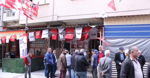 İzmir’de CHP’nin seçim ofisine silahlı saldırı: 2 yaralı