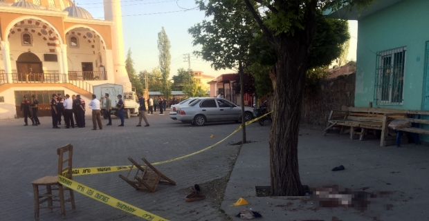Köy meydanında silahlı çatışma: 2 ölü, 8 yaralı