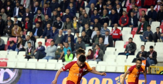Şampiyon Galatasaray sezonu mağlubiyetle tamamladı