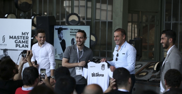Abdullah Avcı: "Futbolcular kendine yatırım yapmalı"