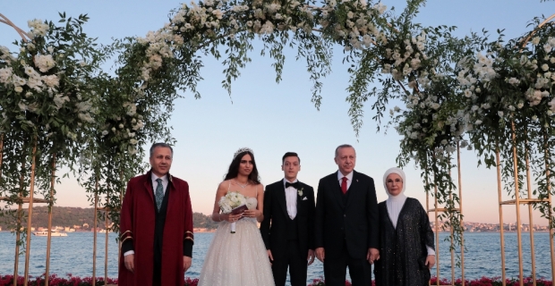 Cumhurbaşkanı Erdoğan, Mesut Özil’in nikah şahidi oldu