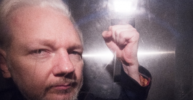 İsveç Mahkemesi Assange’ı tutuklama talebini reddetti