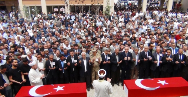 Şehit işçiler gözyaşları arasında toprağa verildi