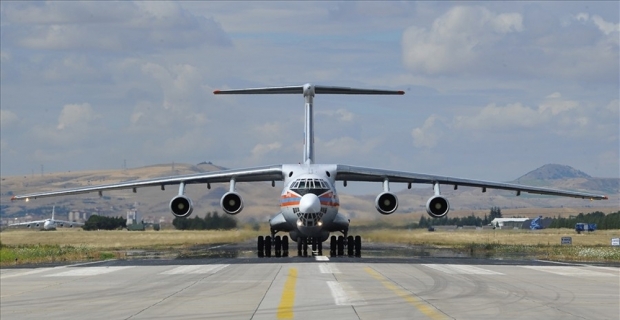 S-400 hava savunma sistemlerinin ikinci sevkıyatındaki ilk uçak indi