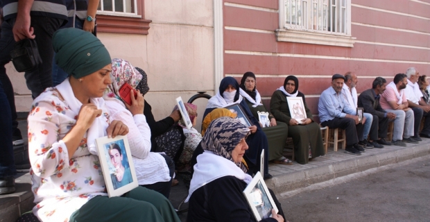 Annelerin HDP önündeki oturma eylemi 10’uncu gününde