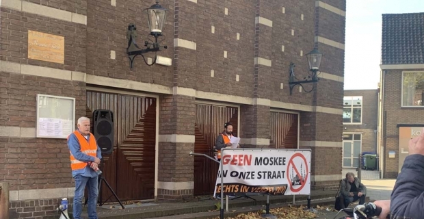 Engelli Hollandalı’dan cami yapımını protesto edenlere tepki
