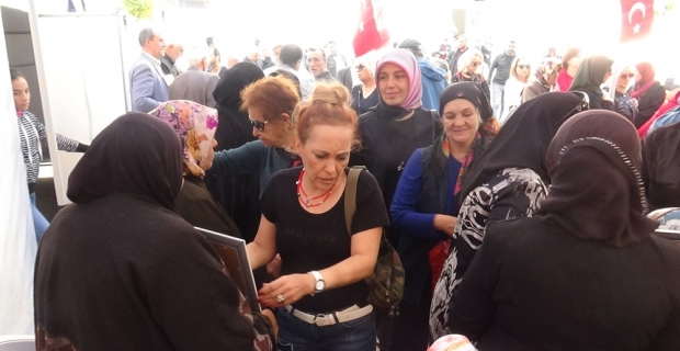 HDP önünde evlat nöbeti tutan ailelere destek çığ gibi büyüyor
