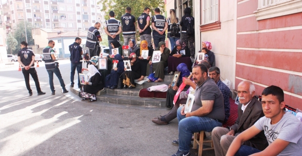 HDP önündeki ailelerin evlat nöbeti 34’üncü gününde