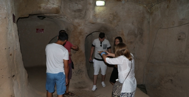 İlk Hristiyanların inşa ettiği 7 katlı yeraltı şehri yoğun ilgi görüyor