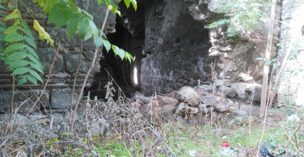 491 yıllık tarihi yapı kaderine terk edilmiş durumda