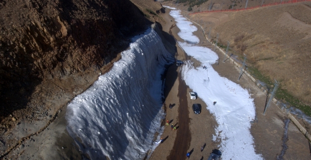 Erzurum’a 20 metrelik dev buz parkı