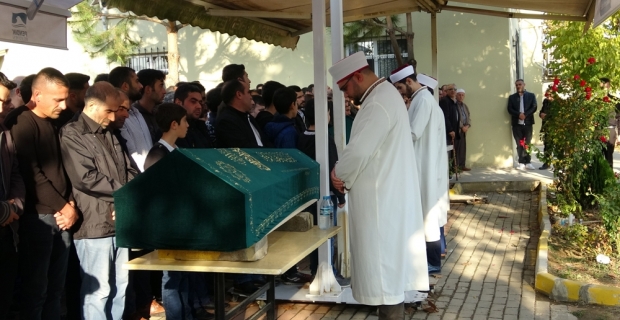 Pendik’teki silahlı saldırıda hayatını kaybeden 3 kişi toprağa verildi