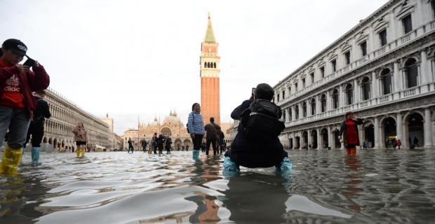 Venedik’te tarihi San Marco Meydanı sular altında kaldı