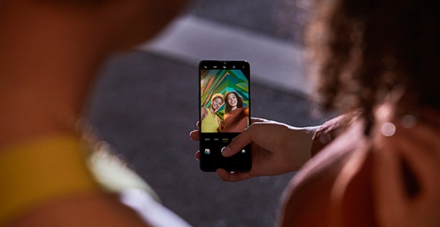 OPPO Reno3'dan AMOLED ekranda dünyanın ilk 44 MP ön kamerası ile selfie zamanı