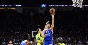 THY Euroleague: Anadolu Efes: 75 - Barcelona Lassa: 68