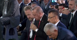 Cumhurbaşkanı Erdoğan, şehitler için Kur’an-ı Kerim okudu