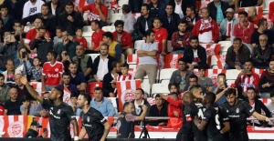 Beşiktaş, Antalyaspor deplasmanından puanla döndü