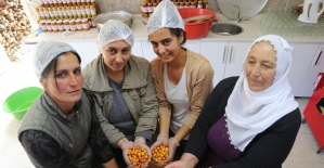 Köyde kadınlar imalathane kurdu, doğal meyvelerle üretime başladı