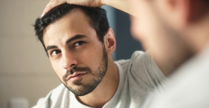 Saç dökülmelerinde 4 etkili yöntem! Gür, sağlıklı ve volümlü saçlar için…