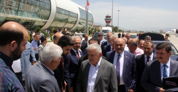 Yıldırımın tokalaşması 1 saat 8 dakika sürdü