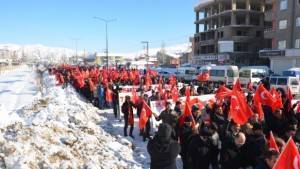 Diyarbakır ve Hakkari’de binlerce insan ’terörle lanet’ okudu