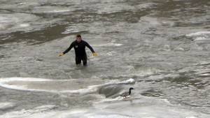 Eksi 20 derecede ördek kaçtı dalgıç kovaladı