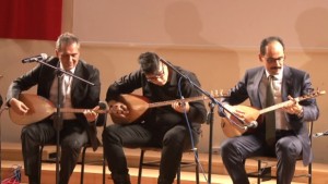 İbrahim Kalın ve Yavuz Bingöl birlikte saz çalıp türkü söyledi