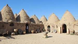 Klima görmeyen Harran’ın kümbet evleri turistlerin ilgi odağı