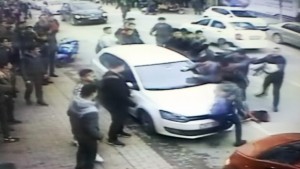 Bursa'da öğrenciler tekme tokat kavga etti